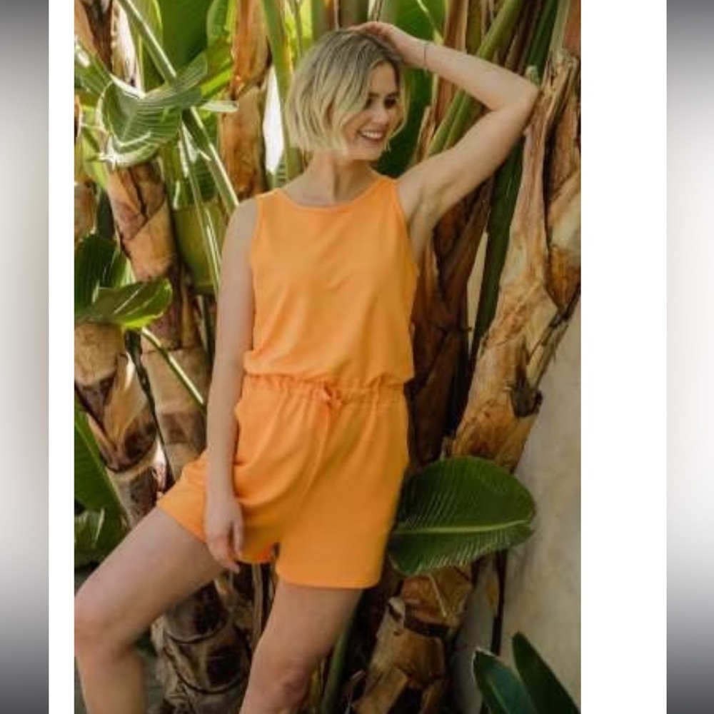 Smash + Tess the sun kissed shorty romper size medium in citrus orange